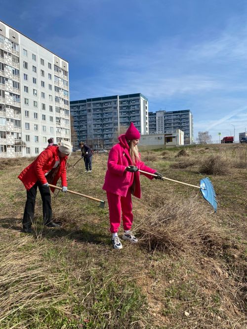 В Камских Полянах продолжается очистка территорий