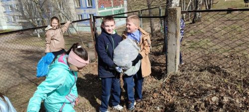 В Камских Полянах продолжается очистка территорий