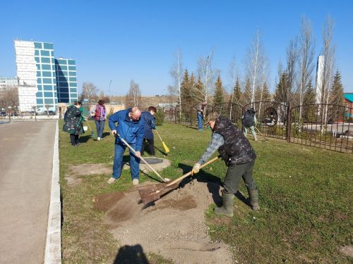 В Камских Полянах продолжается очистка территорий