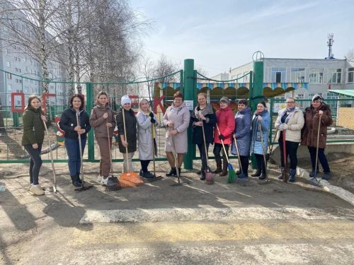 В Камских Полянах продолжается очистка территорий