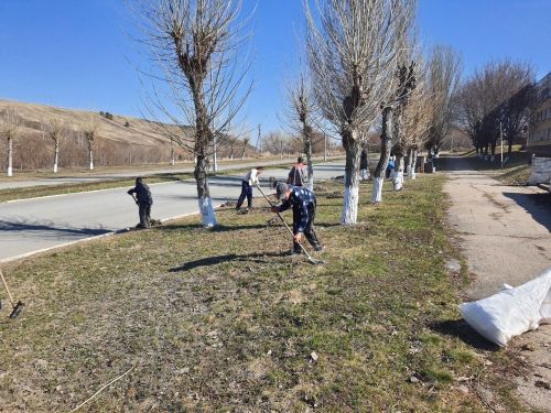 В Камских Полянах продолжается очистка территорий