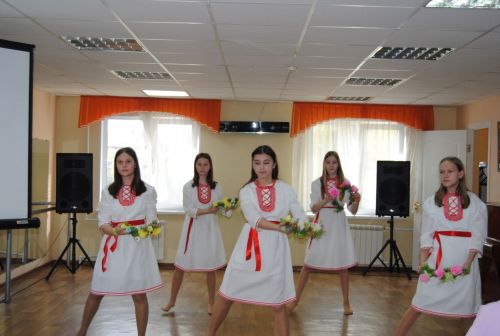 В Центре детского творчества «Радуга» прошел фестиваль «Что забыли сыновья, вспоминают внуки!»