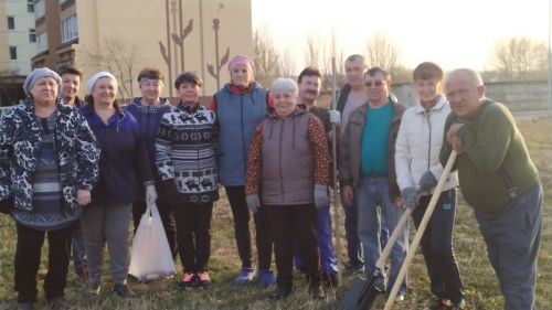 Жители Камских Полян продолжают наводить чистоту в посёлке