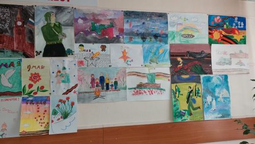 В ЦДТ «Радуга» прошла выставка рисунков Победы