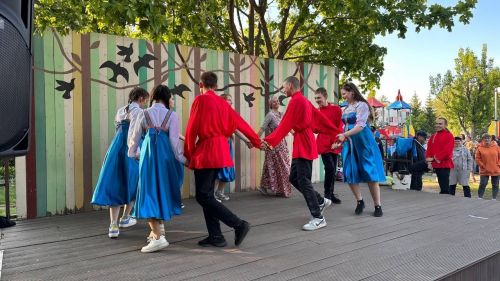В сквере «Молодежный» состоялась праздничная программа, посвященная Международному Дню семьи