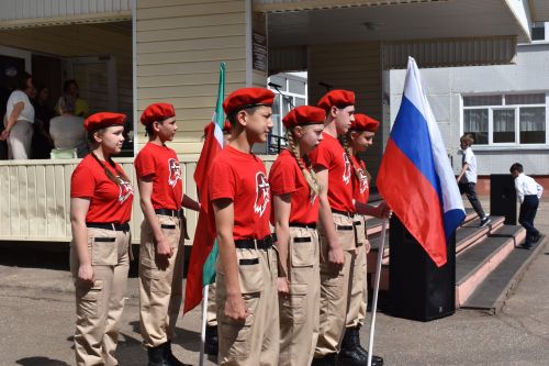 Последний звонок и билет во взрослую жизнь, в школах Камских Полян прошли торжественные линейки