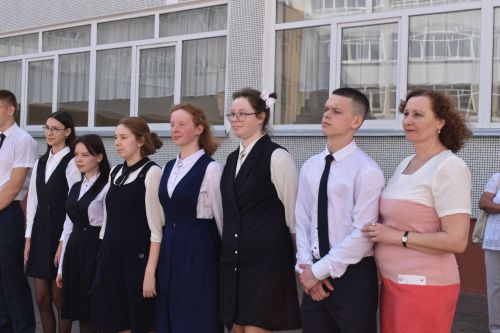 Последний звонок и билет во взрослую жизнь, в школах Камских Полян прошли торжественные линейки