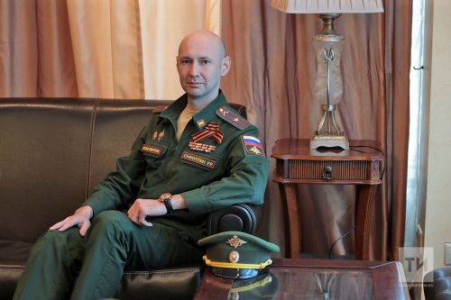 «Мы должны сплотиться, выстоять и победить»: кого примут на службу по контракту