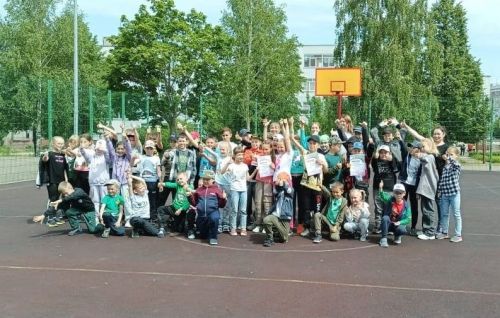 Активисты Детской районной Думы провели зарядку с воспитанниками лагеря