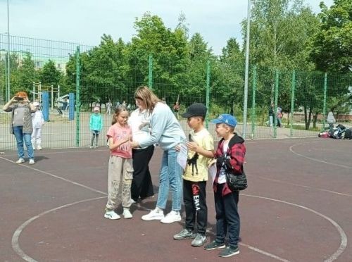 Активисты Детской районной Думы провели зарядку с воспитанниками лагеря