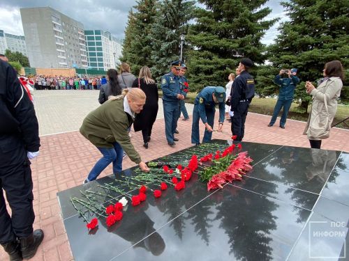 В Камских Полянах население пришло на митинг, посвященный Дню памяти и скорби