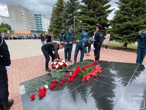 В Камских Полянах население пришло на митинг, посвященный Дню памяти и скорби