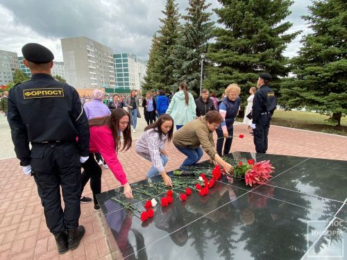 В Камских Полянах население пришло на митинг, посвященный Дню памяти и скорби