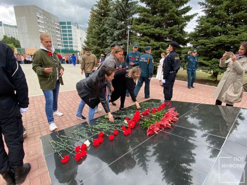 В Камских Полянах население пришло на митинг, посвященный Дню памяти и скорби