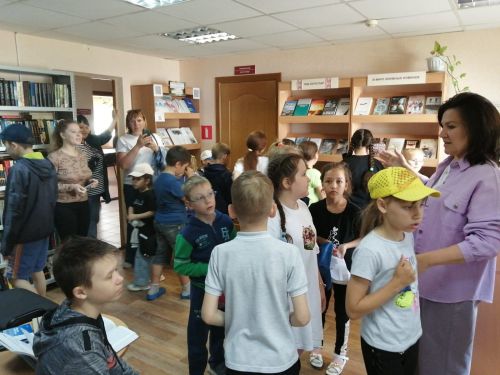 Библиотекари Камских Полян провели экскурсию для детей из пришкольного лагеря