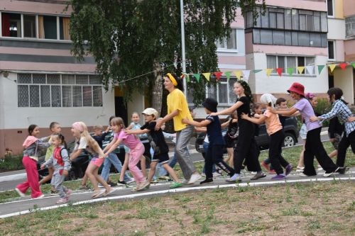 Праздник двора отметили жители Камских Полян