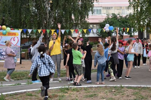 Праздник двора отметили жители Камских Полян