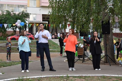 Праздник двора отметили жители Камских Полян