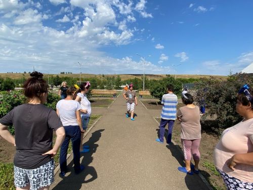Проживающие в Камско-Полянском доме-интернате модницы отметили Международный день банта