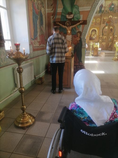 Жители дома-интерната посетили Храм Святых Бессребреников Космы и Дамиана