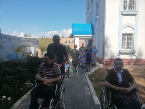 Жители дома-интерната посетили Храм Святых Бессребреников Космы и Дамиана