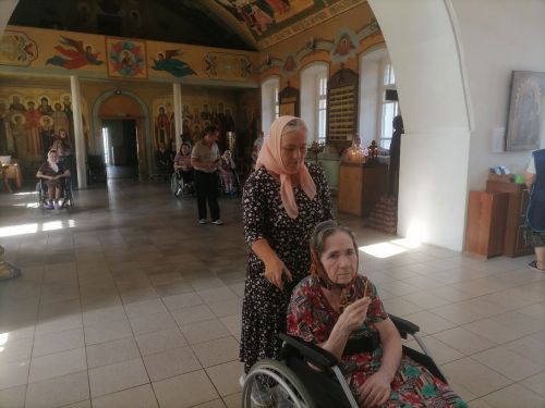 Жители дома-интерната посетили Храм Святых Бессребреников Космы и Дамиана