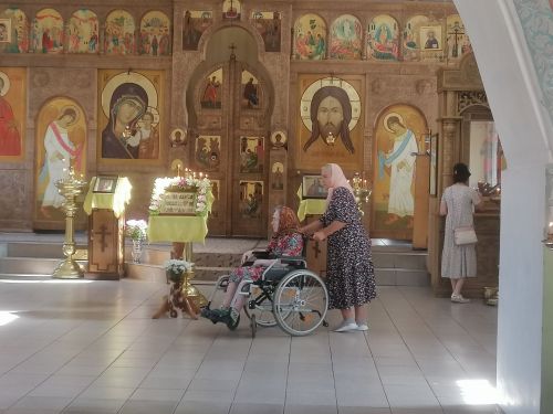 Жители дома-интерната посетили Храм Святых Бессребреников Космы и Дамиана
