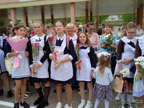 В Камско-Полянской школе № 1 прошли торжественные линейки, посвященные Дню знаний