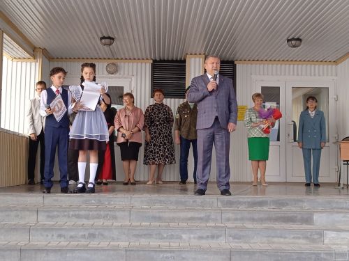 В Камско-Полянской школе № 1 прошли торжественные линейки, посвященные Дню знаний