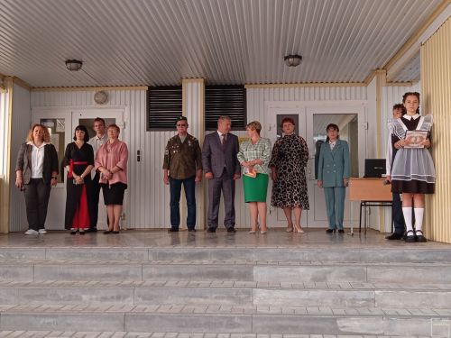 В Камско-Полянской школе № 1 прошли торжественные линейки, посвященные Дню знаний