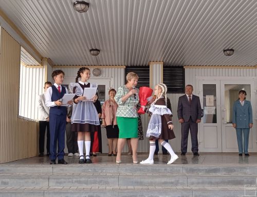 В Камско-Полянской школе № 1 прошли торжественные линейки, посвященные Дню знаний