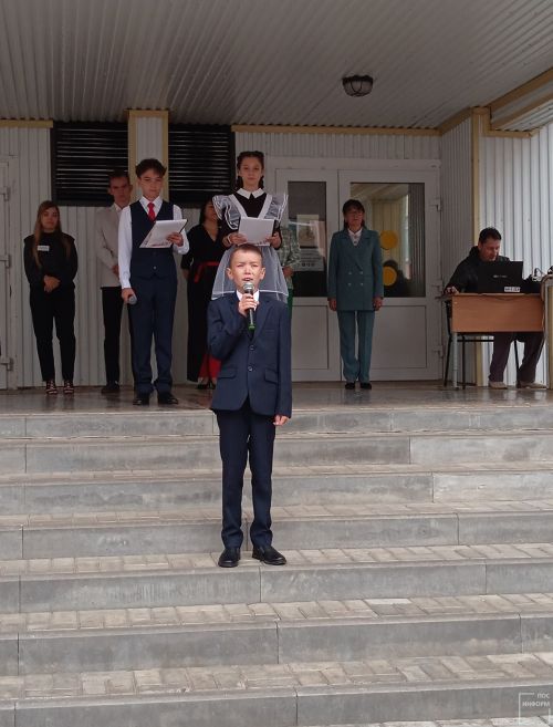 В Камско-Полянской школе № 1 прошли торжественные линейки, посвященные Дню знаний