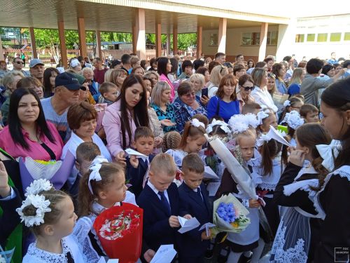 В Камско-Полянской школе № 1 прошли торжественные линейки, посвященные Дню знаний
