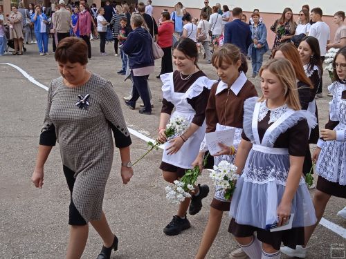 В Камско-Полянской школе № 1 прошли торжественные линейки, посвященные Дню знаний