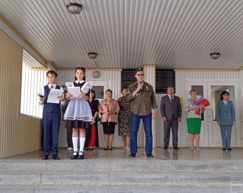 В Камско-Полянской школе № 1 прошли торжественные линейки, посвященные Дню знаний