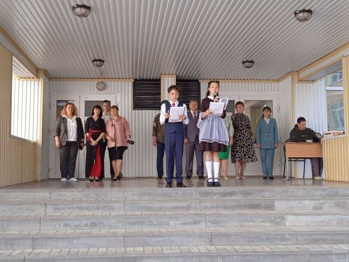 В Камско-Полянской школе № 1 прошли торжественные линейки, посвященные Дню знаний