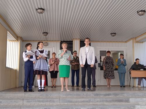 В Камско-Полянской школе № 1 прошли торжественные линейки, посвященные Дню знаний