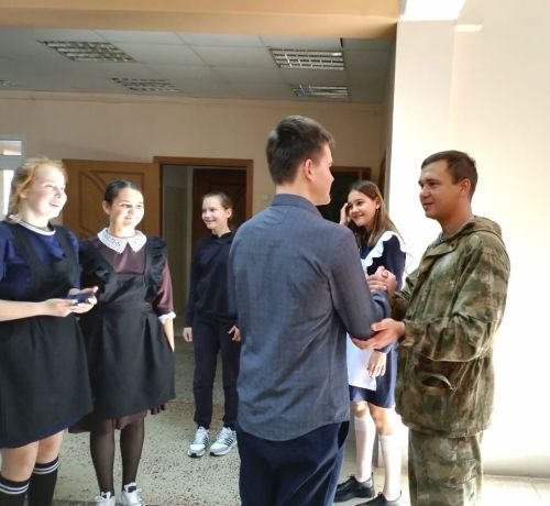 В камполянской школе № 1 состоялась встреча с преподавателем физической культуры, участником СВО