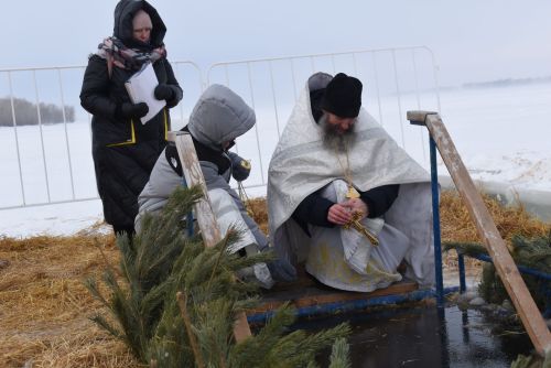 С молитвой и миром в душе. Жители Камских Полян отмечают Крещение Господне