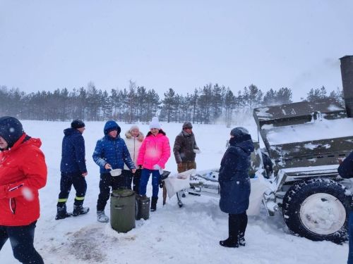 Молодежь Татарстана помогает жителям бороться со снегопадом