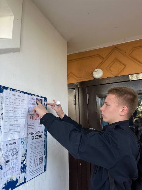 В преддверии праздника активисты отряда Форпост напомнили жителям Камских Полян о важности простого телефонного звонка своим близким