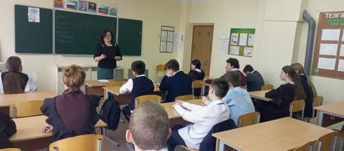 Сотрудники библиотеки Камских Полян провели «Калейдоскоп — рекомендаций о профессиях»
