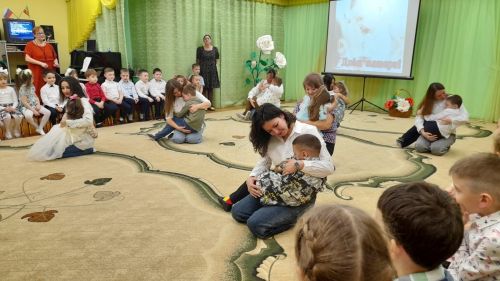 В детском саду «Золотая рыбка» в преддверии Дня Матери состоялся замечательный праздник