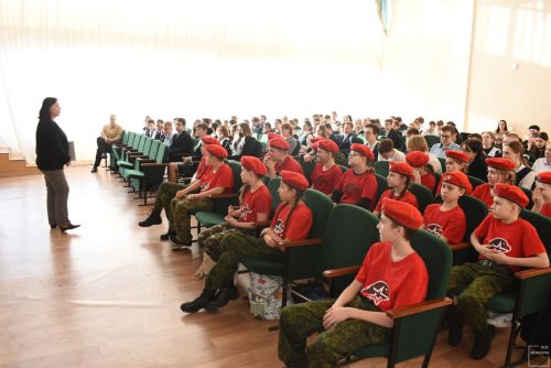 Для школьников выступили участники агитпохода «Марш Памяти»