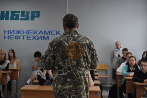 Для школьников выступили участники агитпохода «Марш Памяти»