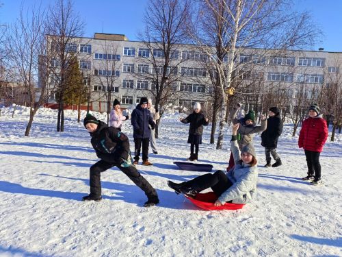 Ученики камполянской школы № 2 приняли участие в весёлых стартах