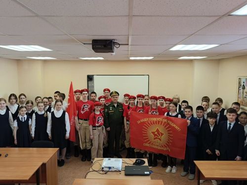 Активисты отряда Юнармия встретились с подполковником запаса