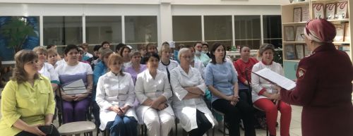 С сотрудниками Камско-Полянского дома-интерната проведена профилактическая беседа  по пропаганде отказа от курения