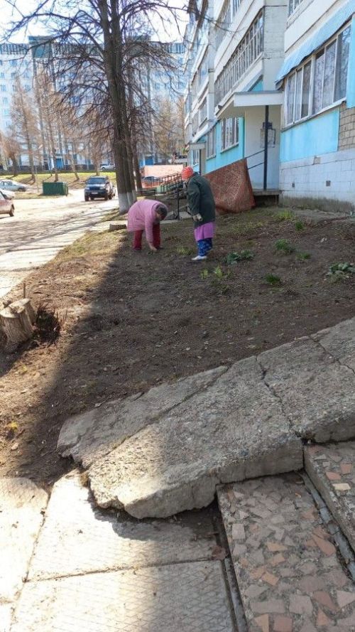 В Камских Полянах продолжается санитарный месячник