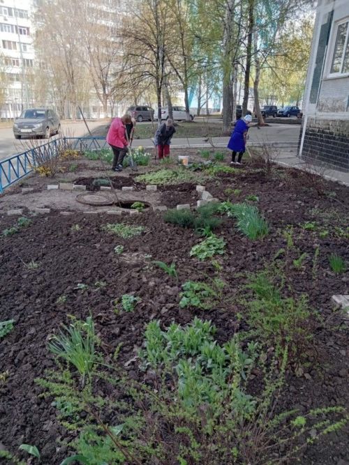 В Камских Полянах продолжается санитарный месячник
